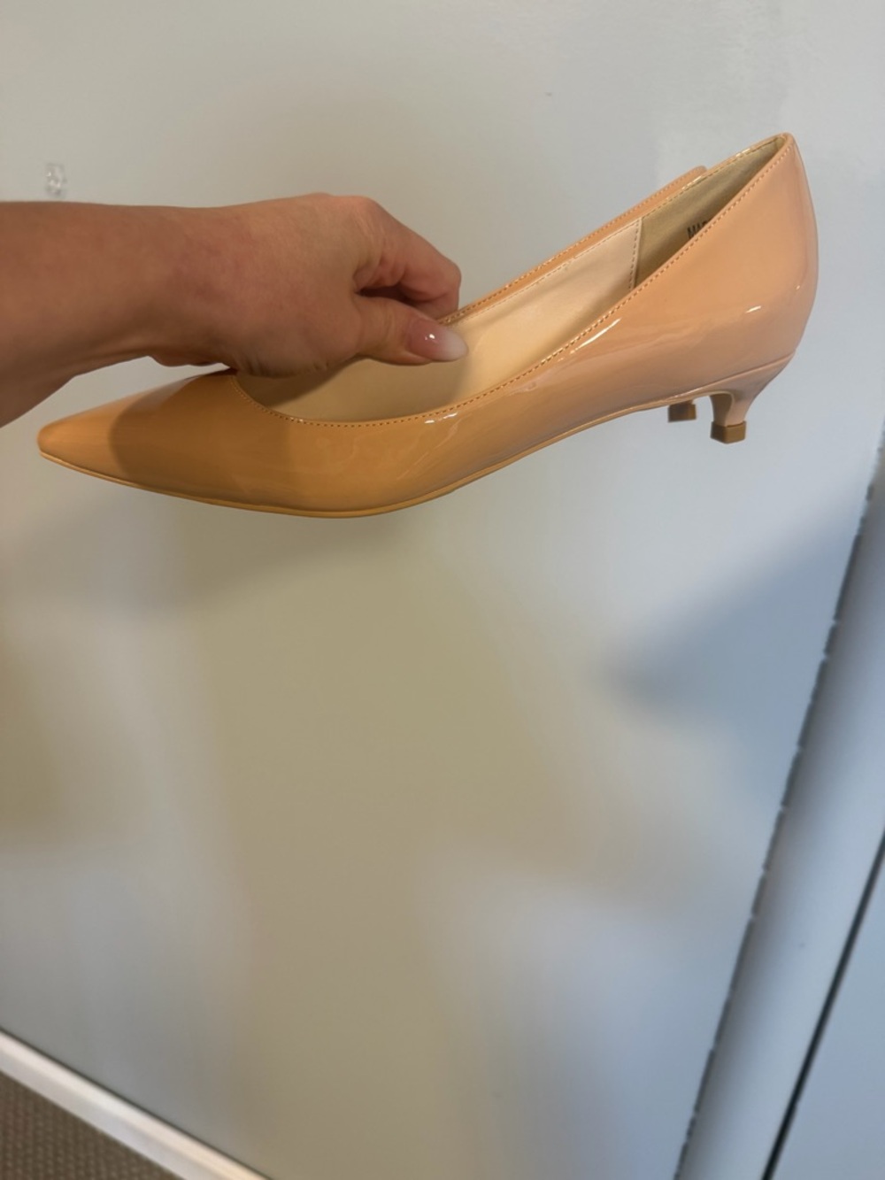 Camssoo Nude Patent Kitten Heels Size 7 Pointed Toe Pumps Classic Neutral - Picture 3 of 3